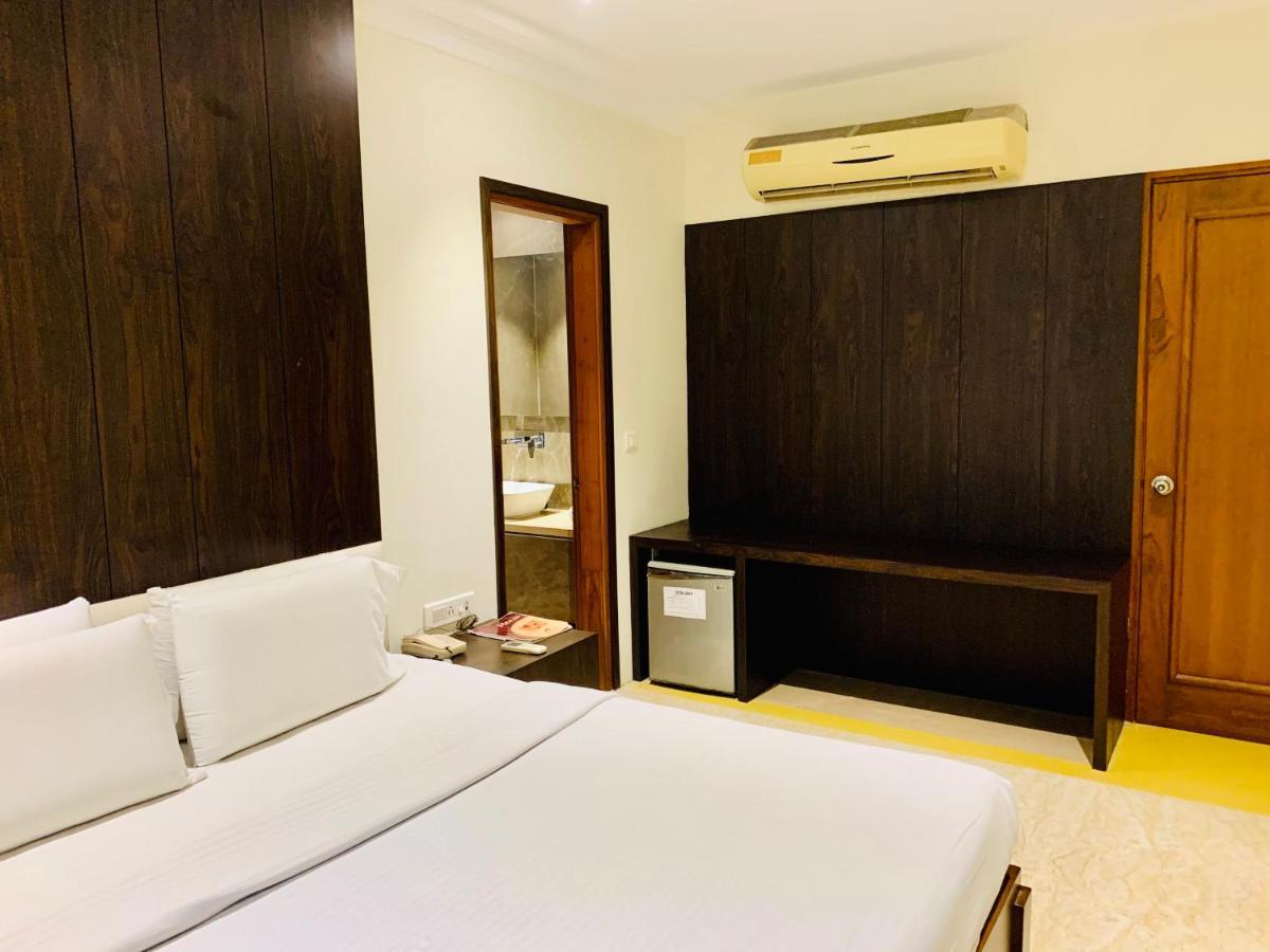 Hotel Bhoomivilas Агра Екстериор снимка