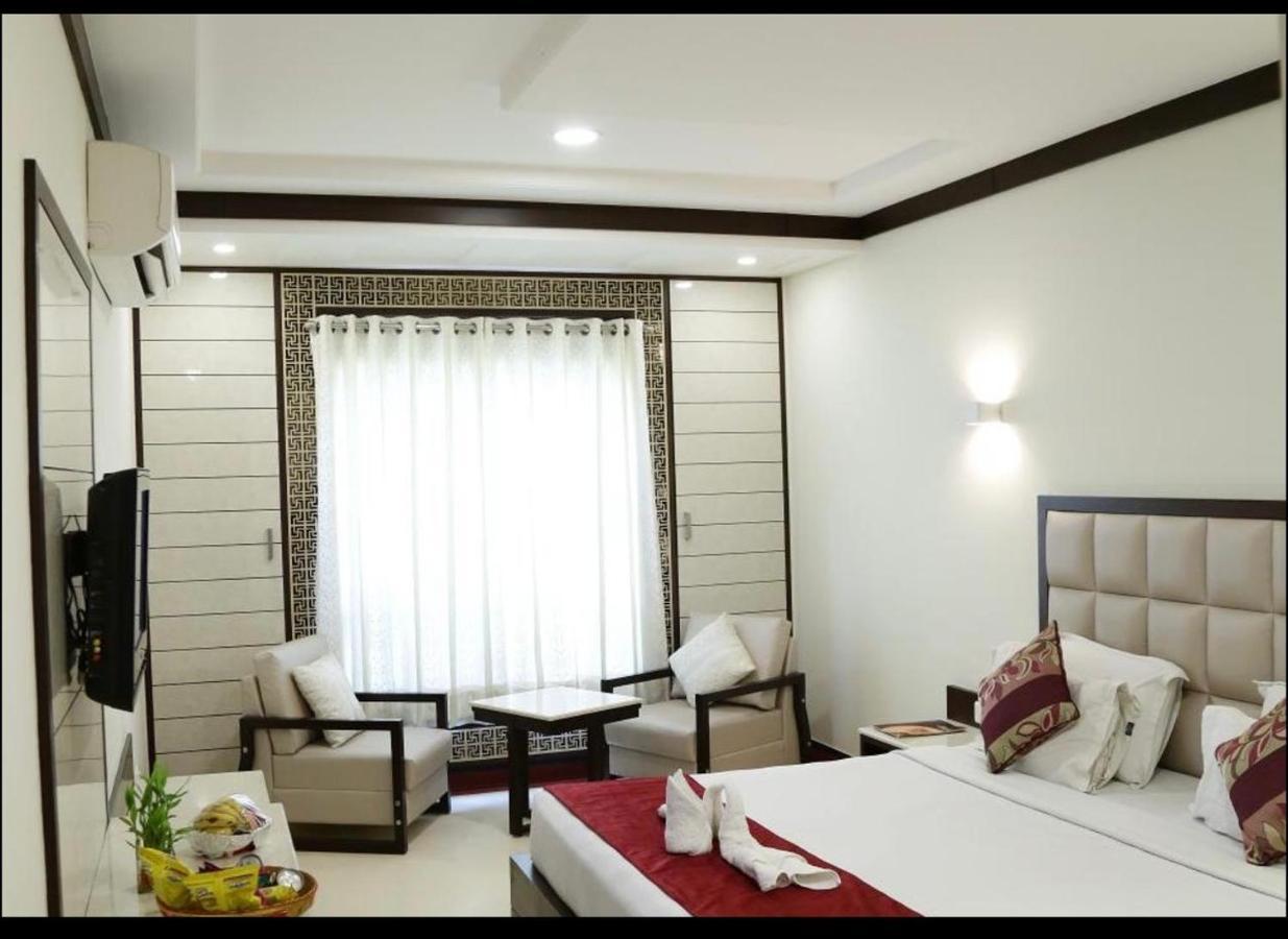 Hotel Bhoomivilas Агра Екстериор снимка