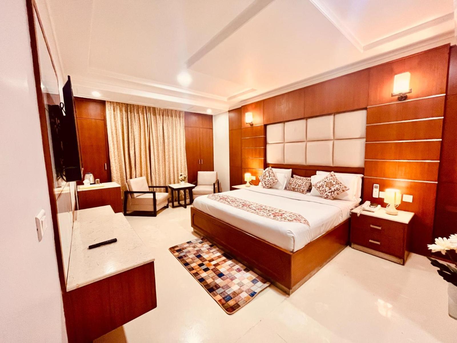 Hotel Bhoomivilas Агра Екстериор снимка