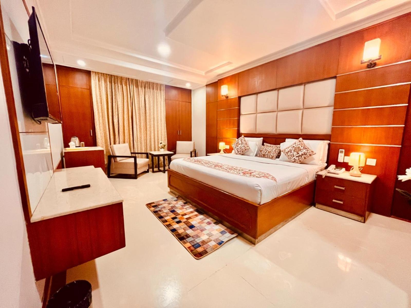 Hotel Bhoomivilas Агра Екстериор снимка