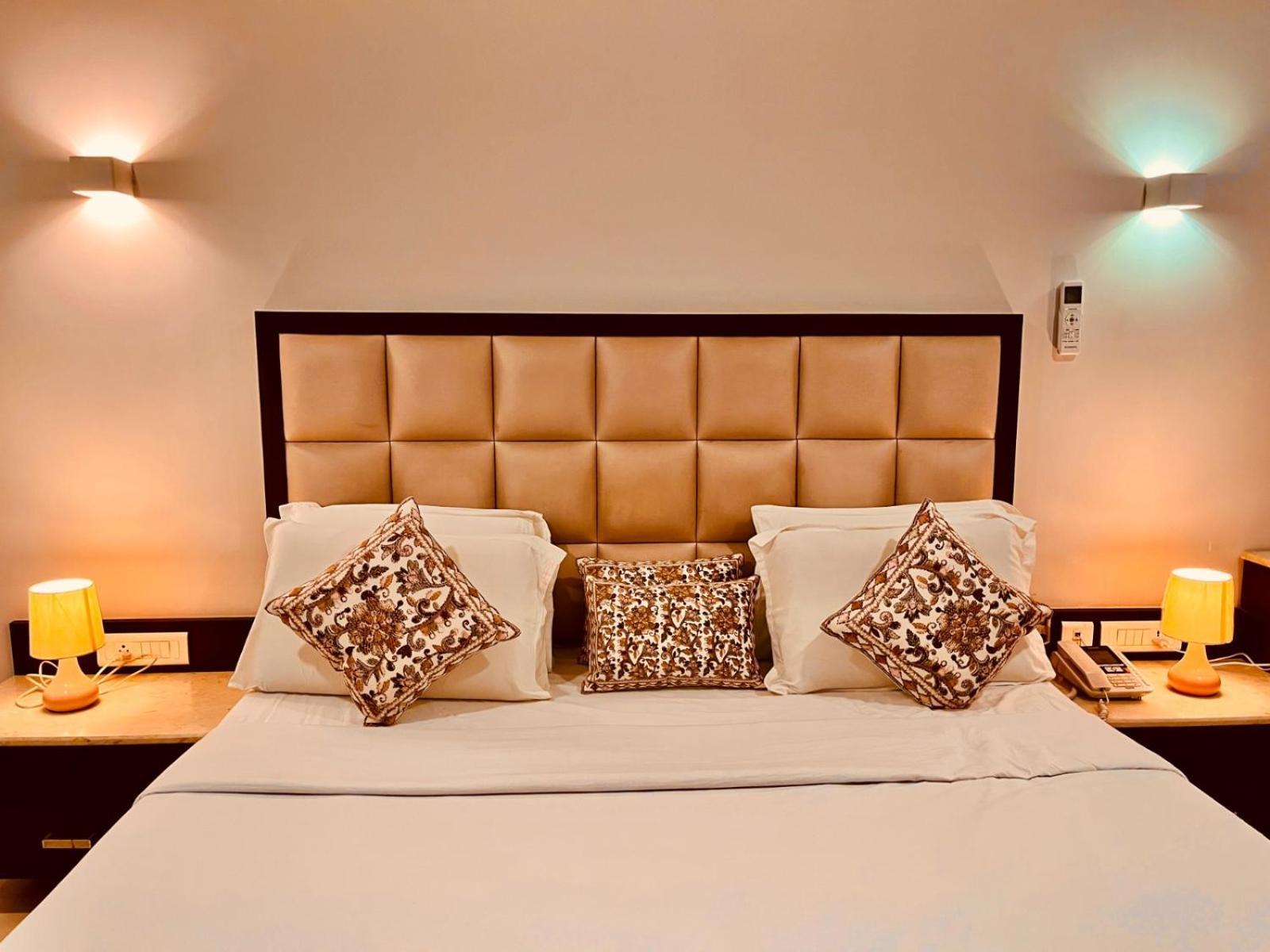 Hotel Bhoomivilas Агра Екстериор снимка